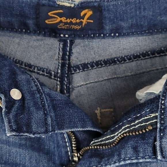 Seven 7 Medium Wash Stretchy Jean shorts Size 4 - Picture 5 of 6